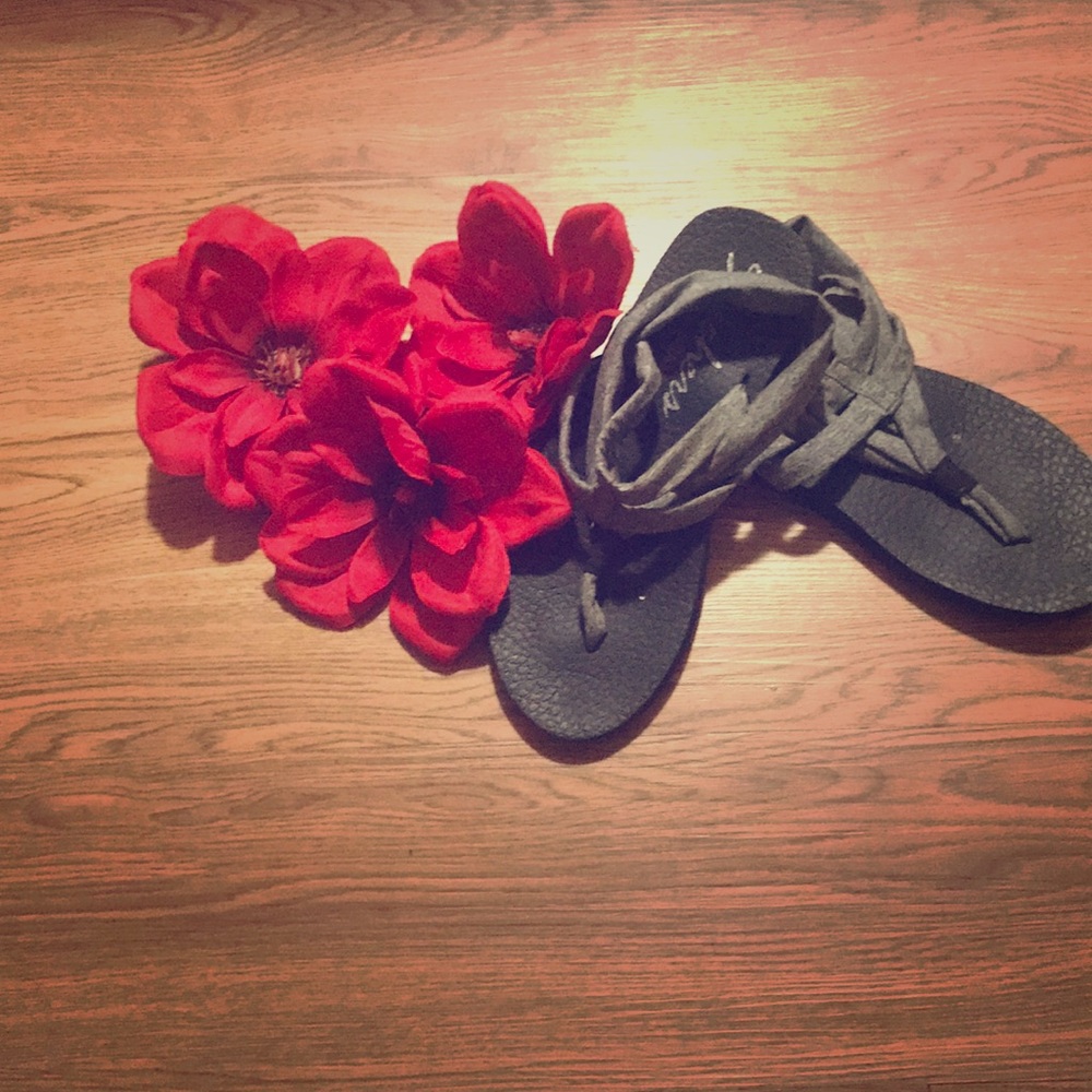 Grey yoga foam sketchers sandals